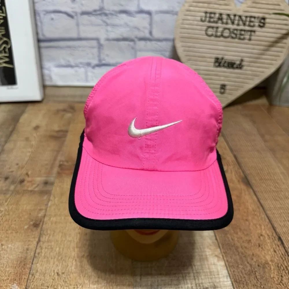 Nike Featherlight Dri-Fit Pinkโ& Black Running Hat